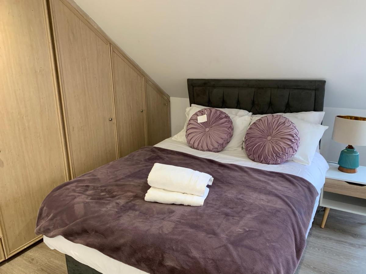 Beautiful All Room En-Suite 4 Bedrooms House , Free Parking, Wifi, Corporate, Contractors, Family Relocation, Contact Us For Long Term Rate Илфорд Екстериор снимка